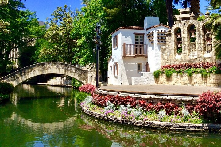 Walking Tour Along the San Antonio Riverwalk And Around Downtown - Photo 1 of 16